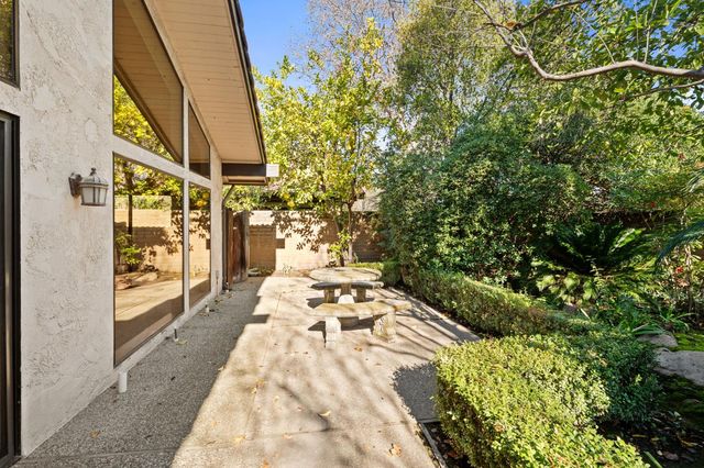 5630 N El Adobe Drive, Fresno, CA 93711