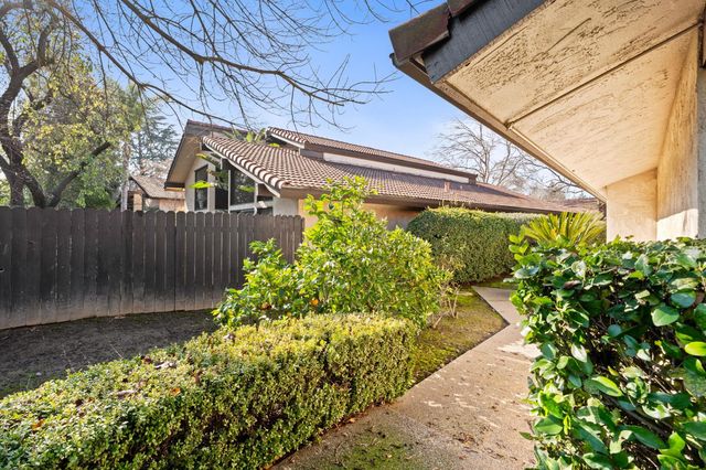 5630 N El Adobe Drive, Fresno, CA 93711