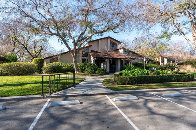 5630 N El Adobe Drive, Fresno, CA 93711