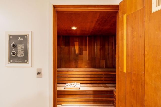 5630 N El Adobe Drive, Fresno, CA 93711