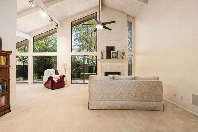 5630 N El Adobe Drive, Fresno, CA 93711