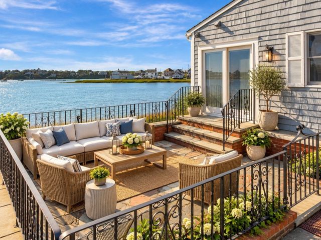 29A Bay St, Hull, MA 02045