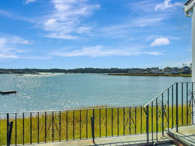 29A Bay St, Hull, MA 02045