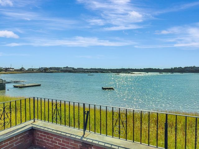 29A Bay St, Hull, MA 02045