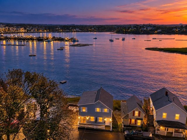 29A Bay St, Hull, MA 02045