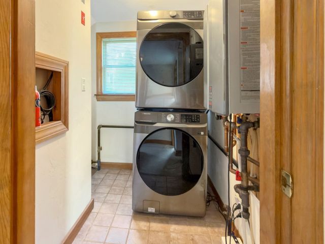 29A Bay St, Hull, MA 02045