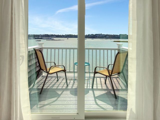 29A Bay St, Hull, MA 02045
