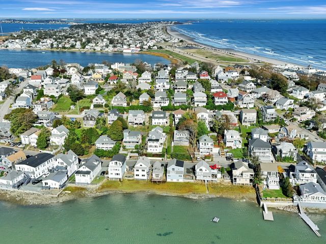 29A Bay St, Hull, MA 02045