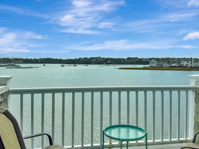 29A Bay St, Hull, MA 02045