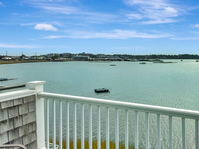 29A Bay St, Hull, MA 02045