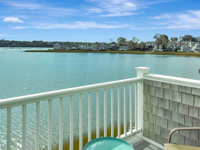 29A Bay St, Hull, MA 02045