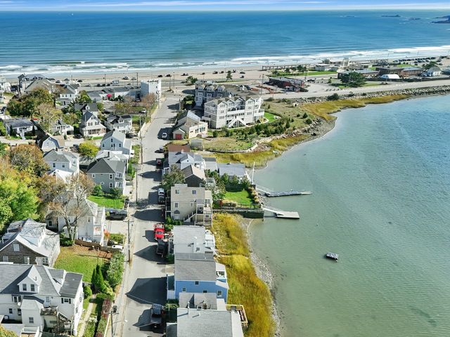 29A Bay St, Hull, MA 02045