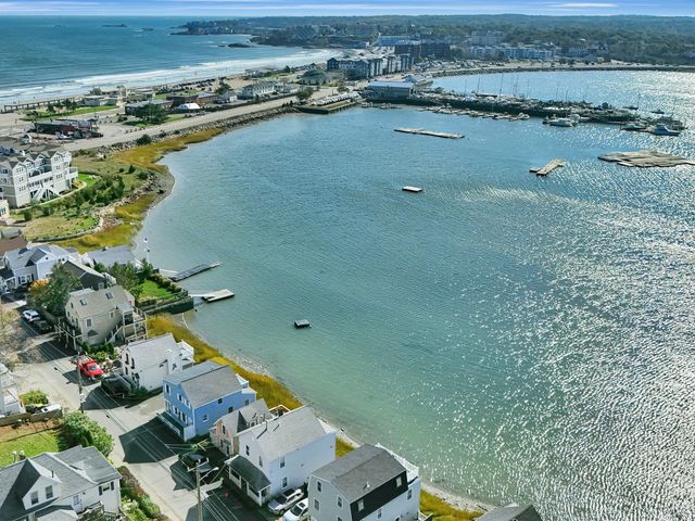 29A Bay St, Hull, MA 02045