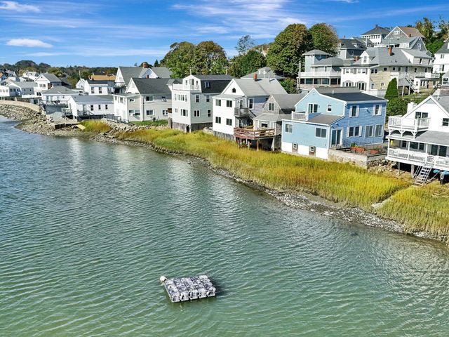 29A Bay St, Hull, MA 02045