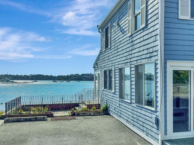 29A Bay St, Hull, MA 02045