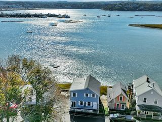 29A Bay St, Hull, MA 02045
