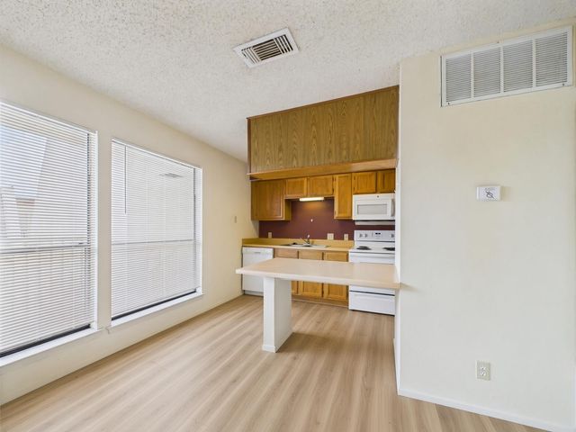 3115 Helms ST 301, Austin, TX 78705