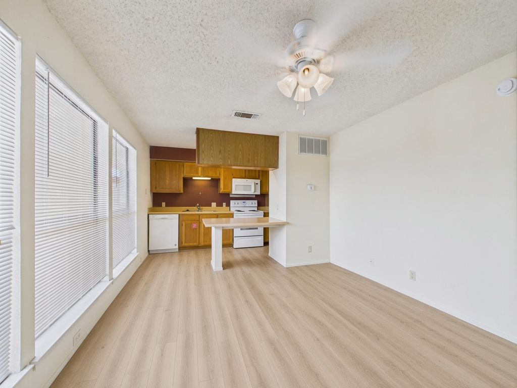 3115 Helms ST 301, Austin, TX 78705