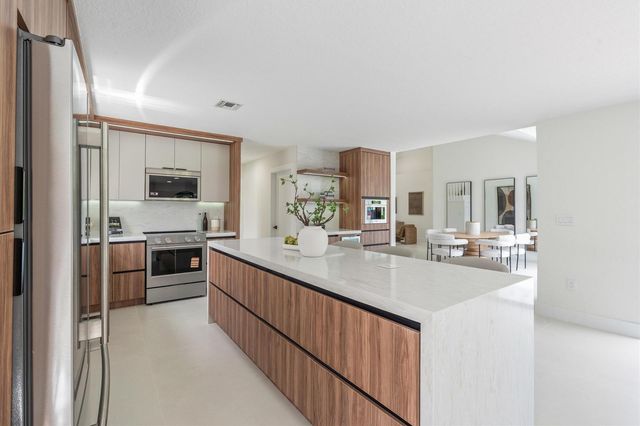 7548 Fairway Trail, Boca Raton, FL 33487