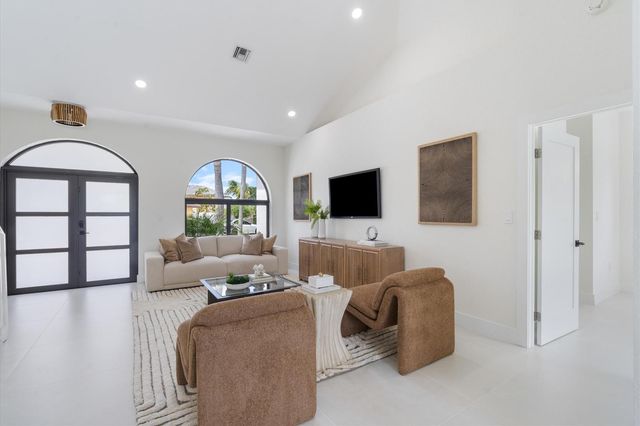 7548 Fairway Trail, Boca Raton, FL 33487