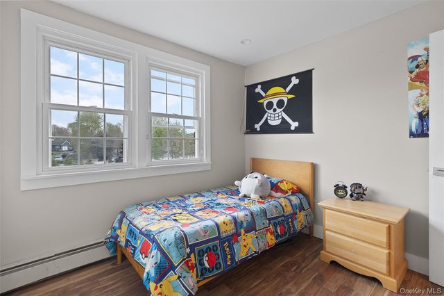 14 Michalis Court, West Islip, NY 11795