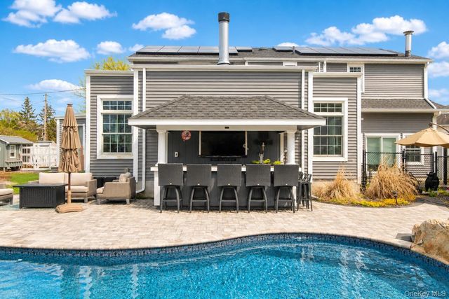 14 Michalis Court, West Islip, NY 11795