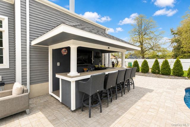 14 Michalis Court, West Islip, NY 11795