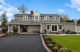 14 Michalis Court, West Islip, NY 11795