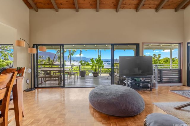 44-519 Kaneohe Bay Drive, Kaneohe, HI 96744