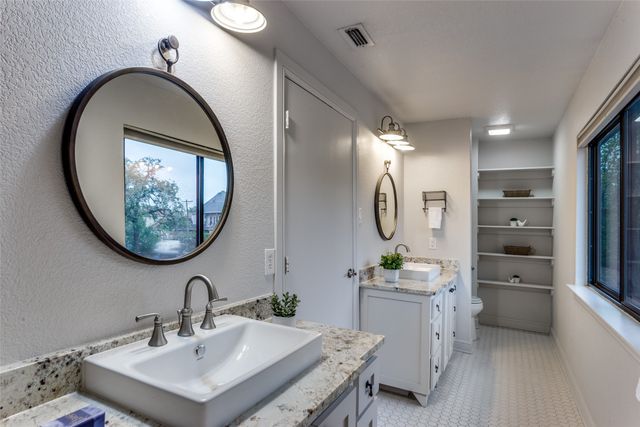 950 Turner Way, Mansfield, TX 76063