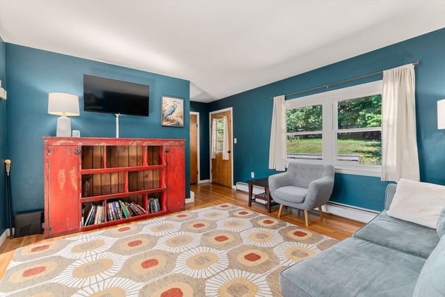 10 Hopkinton Rd, Upton, MA 01568