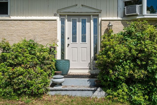 10 Hopkinton Rd, Upton, MA 01568