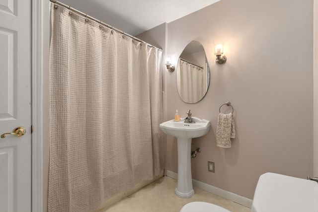 10 Hopkinton Rd, Upton, MA 01568