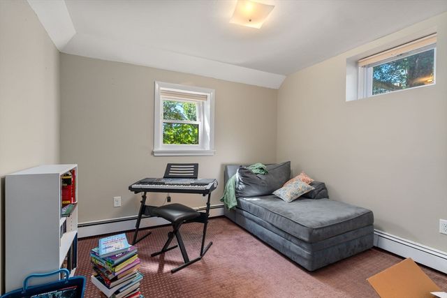 10 Hopkinton Rd, Upton, MA 01568