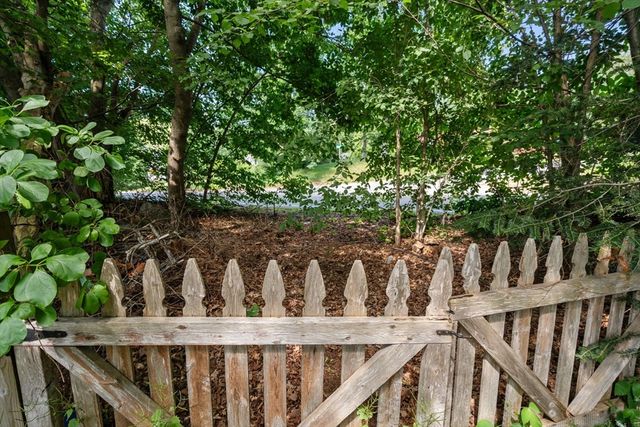 10 Hopkinton Rd, Upton, MA 01568