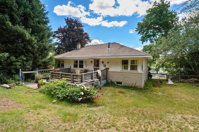 10 Hopkinton Rd, Upton, MA 01568