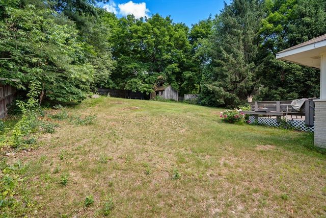 10 Hopkinton Rd, Upton, MA 01568