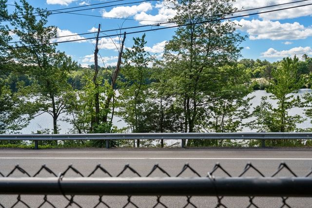 10 Hopkinton Rd, Upton, MA 01568