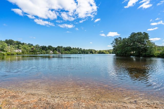 10 Hopkinton Rd, Upton, MA 01568