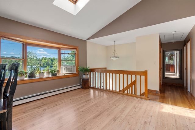 10 Hopkinton Rd, Upton, MA 01568