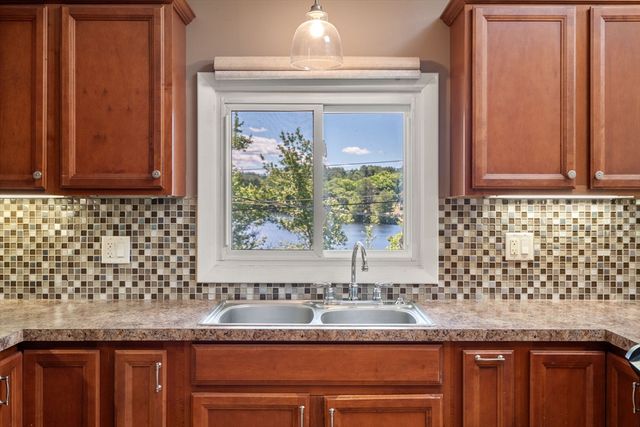 10 Hopkinton Rd, Upton, MA 01568