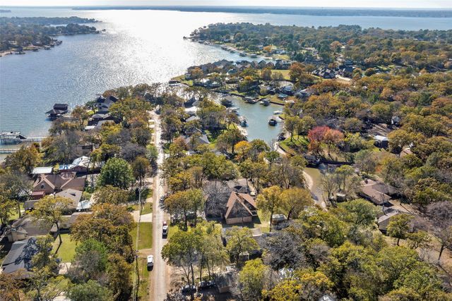 119 Camino Robles Street, Gun Barrel City, TX 75156