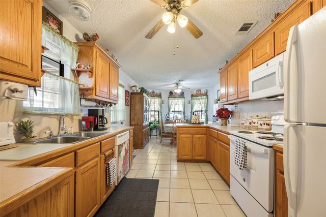 119 Camino Robles Street, Gun Barrel City, TX 75156