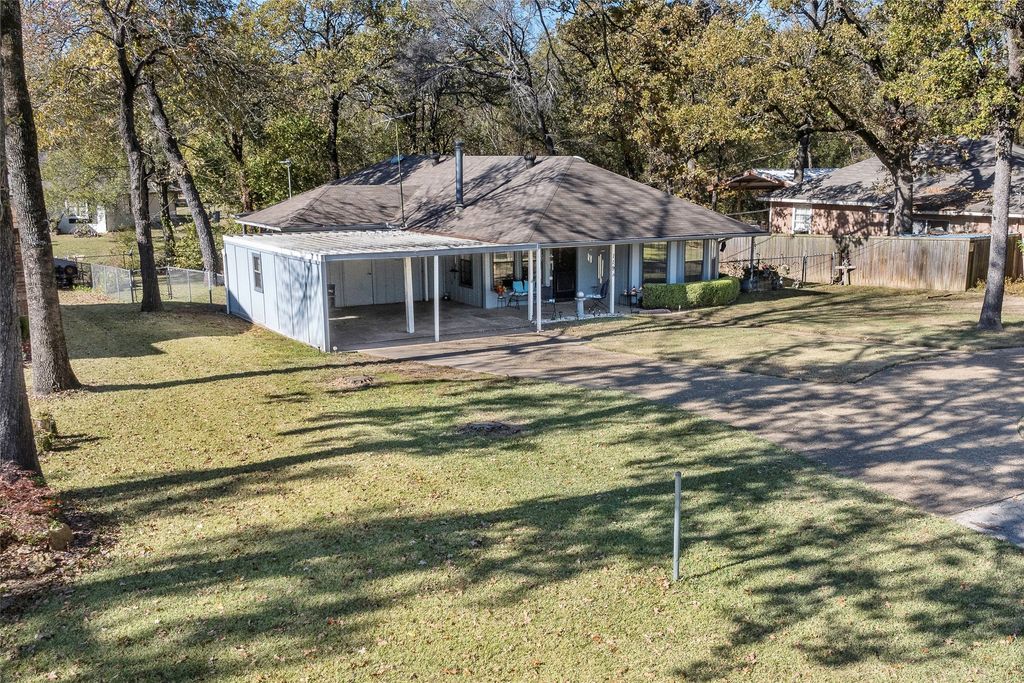 119 Camino Robles Street, Gun Barrel City, TX 75156