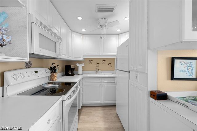140 Seaview CT S-902, Marco Island, FL 34145