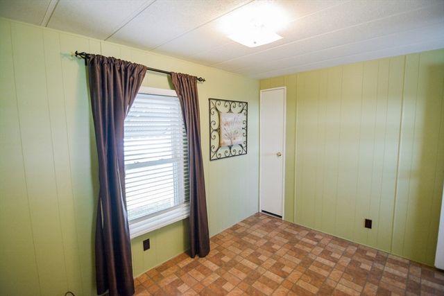 556 Central St 57, Leominster, MA 01453