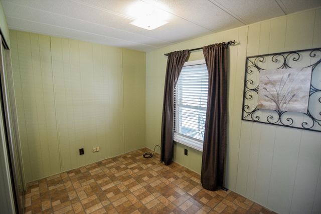 556 Central St 57, Leominster, MA 01453
