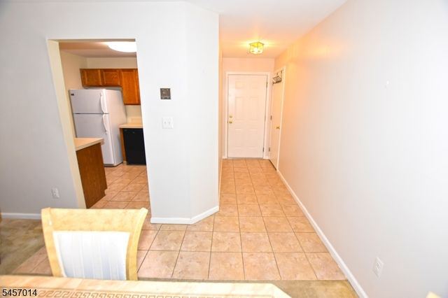 24 Spruce Ter, Mount Arlington Boro, NJ 07856