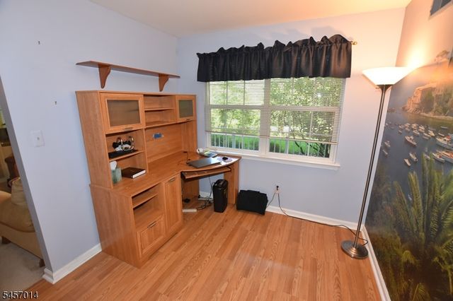 24 Spruce Ter, Mount Arlington Boro, NJ 07856