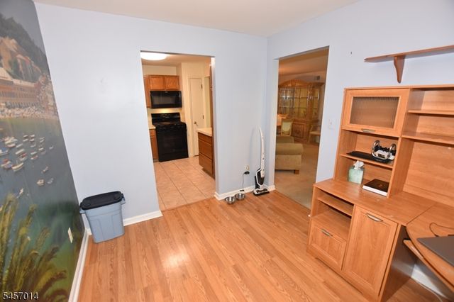 24 Spruce Ter, Mount Arlington Boro, NJ 07856